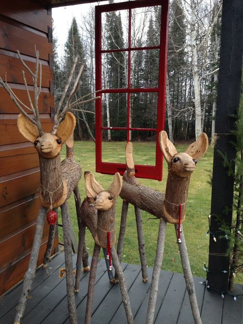 Tre Kunst, Wood Log Crafts, Wood Reindeer, Wood Yard Art, Reindeer Decorations, Christmas Decorations Diy Outdoor, Christmas Wood Crafts, Christmas Crafts Decorations, Christmas Wood