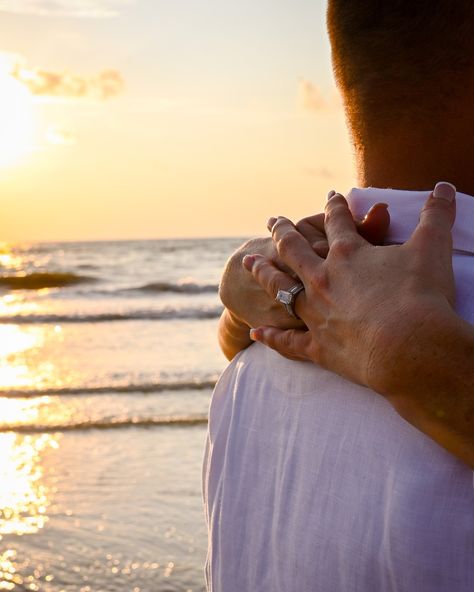 Save this post for your sweetheart session inspo 🥰 📸 @burdhousephotography #beach #wedding #weddingphotography #weddinginspiration #couple #sunset Couple Sunset, Sunrise Engagement Photos, Sunrise Wedding, Vowel Renewal, Wedding Engagement Pictures, Sunset Pictures, Engagement Shoot, Photo Colour, Engagement Pictures