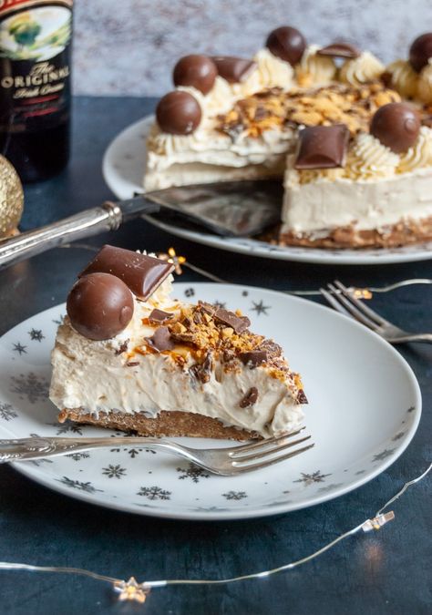 No Bake Baileys cheesecake - Something Sweet Something Savoury No Bake Baileys Cheesecake, Cadbury Crunchie, Chocolate Orange Cheesecake, Baileys Cheesecake, How To Make Cheesecake, Baileys Irish, Easy No Bake, Homemade Cake, Homemade Cake Recipes