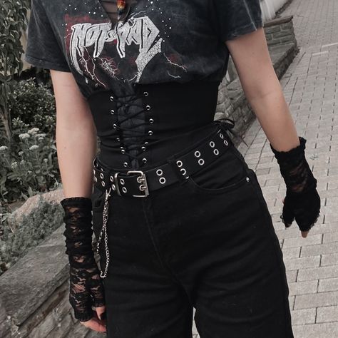 Black Waist Corset Outfit, Goth Corset Outfit, Grunge Corset, Outfits Aesthetic Grunge, Goth Tops, Goth Fits, High School Fashion, Vampire Clothes, Punk Clothing