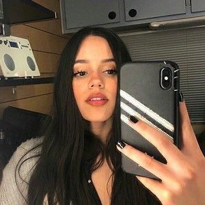 Jenna Ortega Icons, كريستيانو رونالدو, Aesthetic Women, Angel Face, Mini Drawings, Jenna Ortega, Jena, Fav Celebs, Preppy Style