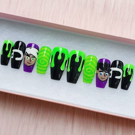 Christina 🌸💖🌈 on Instagram: “gotta catch em all cause hes DANNY PHANTOM!!💚💙🖤💜 i love these!!💕😭this set came out so cool!! i used to love watching danny phantom with…” Danny Phantom Nail Art, Danny Phantom Nails, Cartoon Nail Designs, Freestyle Nails, Awesome Nails, Nail Files, Danny Phantom, Nail Styles, Catch Em All