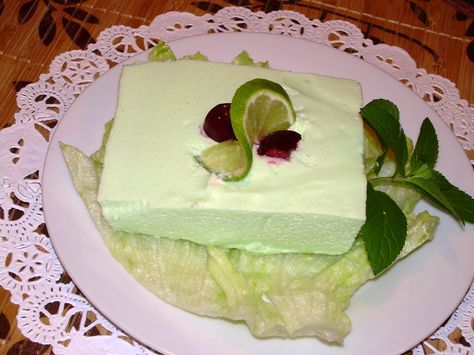 Pear Jello Salad, Pear Jello, Churro Pretzels, Jello Pudding Desserts, Dove Recipes, Lime Jello Salads, Jello With Fruit, Pear Salad Recipes, Jello Salads