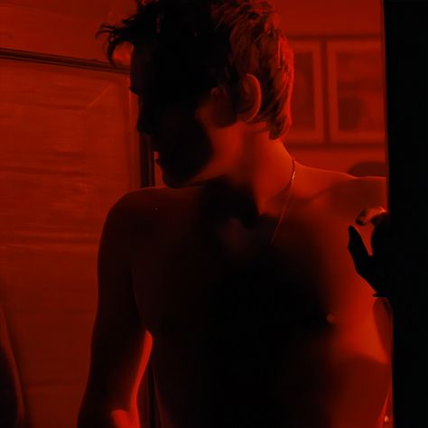 Matt Dillon Shirtless The Outsiders, Dally Winston From The Outsiders, Dallas Winston Shirtless The Outsiders, Dallas Winston Hospital Scene, Dally Winston Aesthetic, Dallas Winston Gif, Matt Dillon Funny, Dallas Winston Pfp, The Outsiders Dally