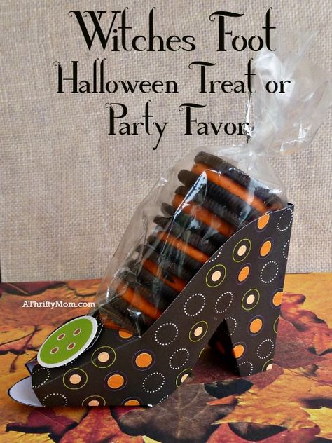 Spider Cupcakes Halloween, Halloween Treat Holders, Halloween Oreos, Thrifty Crafts, Halloween Treat Boxes, Healthy Halloween Snacks, Adornos Halloween, Healthy Halloween, Halloween Favors