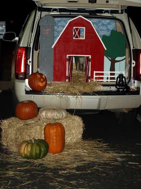 Trunk Or Treat Farm Ideas, Barnyard Trunk Or Treat, Barn Trunk Or Treat Theme, Farm Themed Trunk Or Treat, Farmer Trunk Or Treat, Farm Theme Trunk Or Treat, Farm Trunk Or Treat, Farm Trunk Or Treat Ideas, Decorating Pumpkins Without Carving