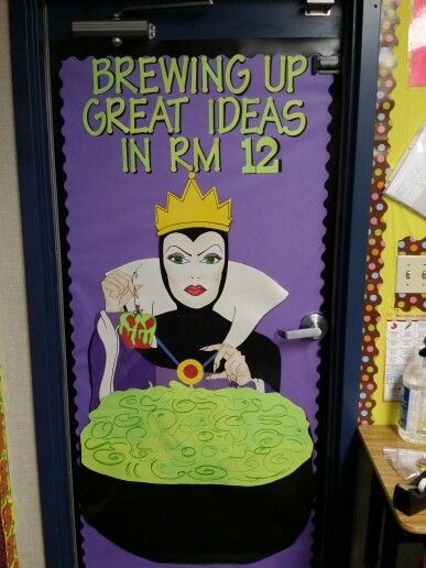 Halloween Classroom Door for my daughter's fourth grade class/ Evil Queen from Snow White. Ursula Classroom Door, Ursula Door Decoration, Disney Villains Bulletin Board, Snow White Classroom Door, Disney Villain Door Decorations, Haunted Mansion Classroom Door, Snow White Door Decoration, Snow White Classroom Theme, Disney Christmas Classroom