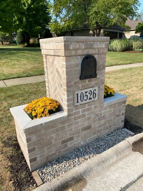 Brick Mailbox Designs, Mailboxes Ideas, Mailbox Landscape, Mailbox Decorations, Mailbox Designs, Stone Mailbox, Mailbox Planter, Brick Mailbox, Post Mailbox