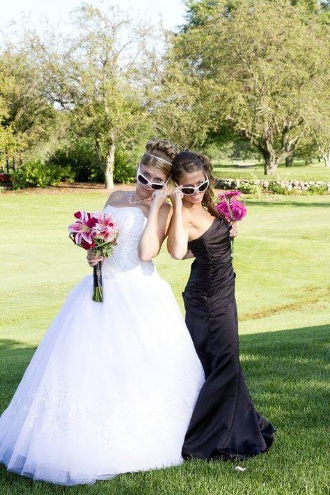 Best maid of honor picture :) Bride And Maid Of Honor Pictures Funny, Maid Of Honor Aesthetic, Bride And Maid Of Honor Pictures, Maid Of Honor Pictures, Bridesmaid Pictures, Wedding Maids, Bride Pictures, 10th Wedding Anniversary, Maid Of Honour Dresses