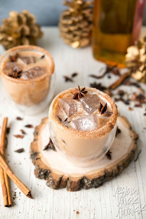 Iced Cinnamon Whiskey Chai Whiskey Chai, Cinnamon Whiskey, Boozy Drinks, Fancy Drinks, Vodka Drinks, Winter Drinks, Halloween Drinks, Holiday Drinks, Christmas Drinks