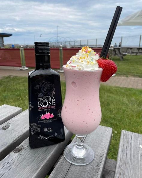 THE TEQUILA ROSE MILKSHAKE 🍹🍓😍
— at The Open Jar - Seaton Tequila Rose, Pretty Alcoholic Drinks, Food Inspired, Colorful Drinks, Drinks Alcohol, Rosé Aesthetic, Drinks Alcohol Recipes, Alcohol Recipes, Adult Drinks