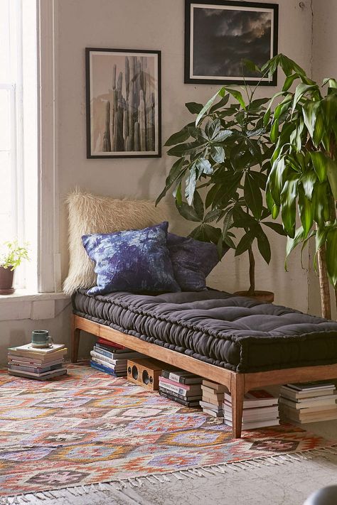 Three bohemian daybeds that will make you dream Daily Dream Decor French Mattress, Daybed Cushion, A Living Room, Dream Decor, My New Room, 인테리어 디자인, Daybed, Home Interior, Home Deco