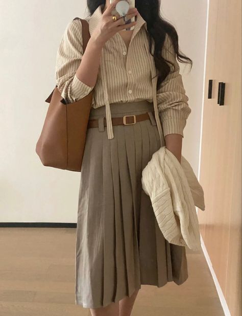 Korean Academia Outfit, University Teacher Outfit, Teacher Outfits Classy, English Teacher Outfit, Cute Outfits For Church, Wardrobe Aesthetic, Outfit For Church, Academia Outfits, Stylish Work Attire