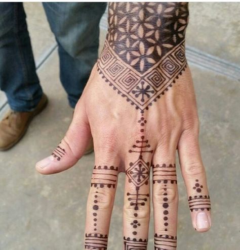 Jagua tattoo for men Indian Hand Tattoo Men, Men Henna Designs Simple, Henna Tattoo Man, Henna For Men, Men Hand Tattoo, Henna Men, Men Henna Tattoo, Henna Recipe, Hand Tattoo Images