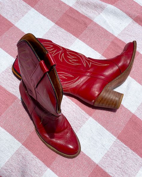 Red Boot Aesthetic, Retro Americana Aesthetic, Red Cowgirl Aesthetic, Americana Summer Outfit, Western Americana Aesthetic, Vintage Red Aesthetic, Vintage Americana Outfits, Red Vintage Aesthetic, Vintage Americana Fashion