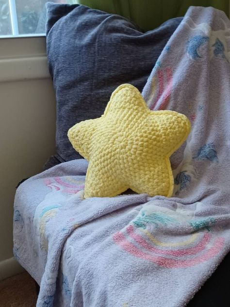 Plush star pillows made with soft baby blanket yarn and polyester filling. Pairs great with our cloud pillow. Sunshine Crochet Pillow, Crochet Pillow Animal, Kawaii Crochet Blanket, Crochet Bedroom Ideas, Room Decor Crochet Ideas, Crochet Star Plush, Moon Pillow Crochet, Crochet Moon Pillow, Flower Crochet Pillow