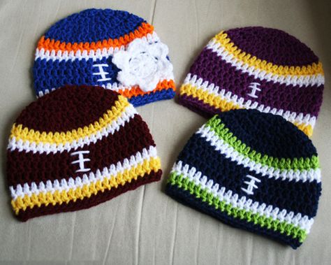 Crochet Football Beanie - Free Pattern Crochet Steelers, Crochet Football Beanie, Crochet Football Hat, Chris Jr, Football Crochet, Crocheted Beanies, Crochet Football, Bandeau Au Crochet, Crochet Kids Hats