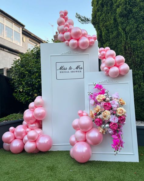 Pool Wedding, Balloon Shop, Birthday Balloon Decorations, Chocolate Decorations, One Colour, Perfect Pink, Floral Display, Balloon Garland, Balloon Decorations