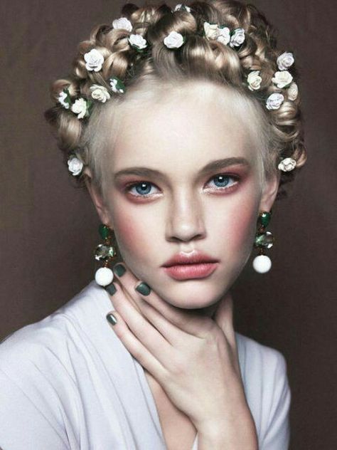 Emma Landen, Party Make-up, Halo Braid, Bridal Halo, Flowers In Her Hair, Girls Magazine, Beauty Make-up, Braid Ideas, Material Girls