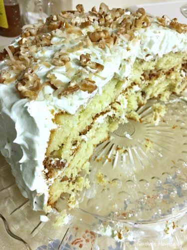 Pistachio & Coconut Cake from Taste of Home Pistachio Cake Recipe, Pistachio Recipes, Boxed Cake, Crumble Cake, Pistachio Cake, Salty Cake, Cake Mix Recipes, Cake Tasting, Coconut Cake