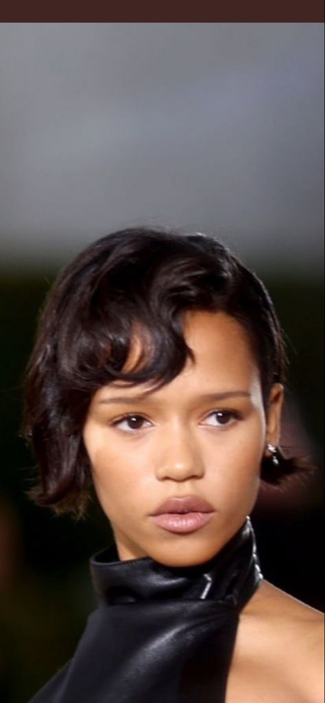 Taylor Russell Haircut, Taylor Russel Hair, Taylor Russell Hair Short, Taylor Russell Makeup, Taylor Russell Aesthetic Waves, Taylor Russell Eyebrows, Taylor Russell Long Hair, Straight Eyebrows, Taylor R