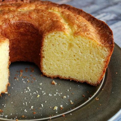 German Butter Pound Cake German Pound Cake Recipe, German Pound Cake, Homemade Pound Cake, Butter Pound Cake, German Desserts, Cinnamon Roll Cake, Cake Recipes From Scratch, Brownie Cake, Pie Cake