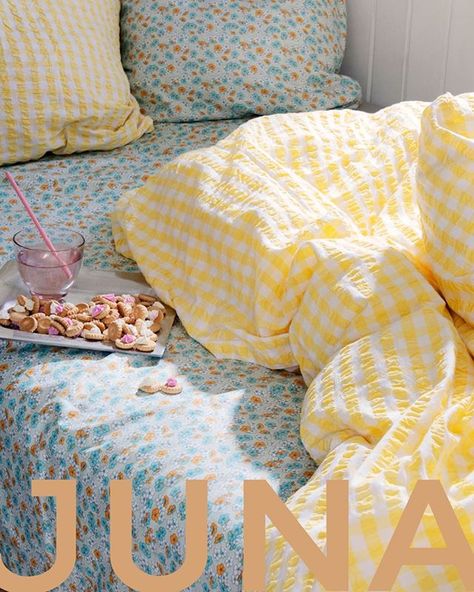 JUNA Design no Instagram: “Summer prints 🌸 Enjoy the subtle femininity of our new Pleasantly collection, in pale yellows and greens with a petite flower print that’s…” Scandinavian Bedding, Messy Bed, Fluffy Duvet, Calm Color Palette, Sophisticated Bedroom, Minimalist Bedroom Design, Satin Bedding, Bedding Brands, Fluffy Pillows