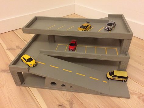 Kids Car Garage, Wooden Toy Garage, Kids Woodworking Projects, Toy Car Garage, Auto Garage, Wood Projects For Kids, Toy Garage, Woodworking Projects For Kids, Woodworking For Kids