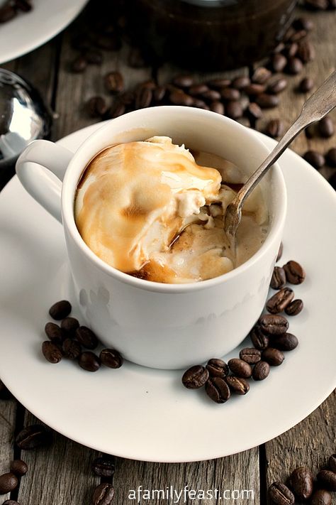 Affogato... Coffee Shop Recipes, Frozen Pies, Vanilla Gelato, Affogato Recipe, Awesome Desserts, Gelato Ice Cream, Food Ice Cream, Italian Food Recipes, Delectable Desserts