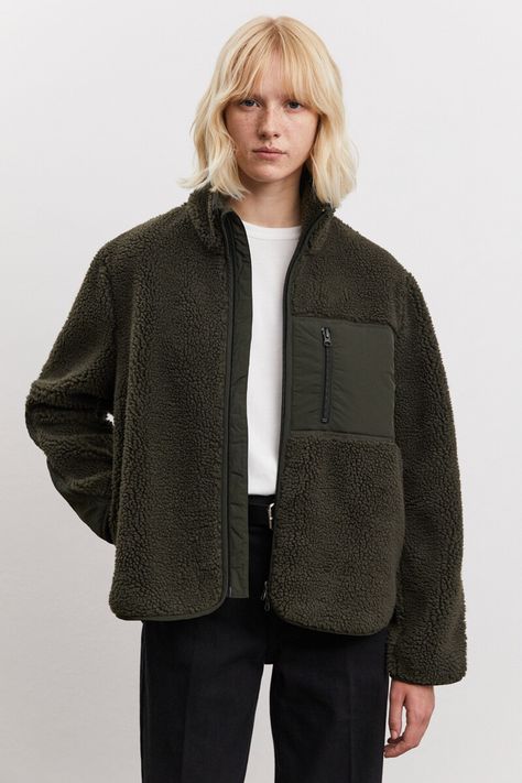 Radkai Pile Fleece Jacket Green Fleece Jacket Outfit, Fleece Hoodie Outfit, Fleece Jacket Outfit, Fleece Outfit, Model Runway, Wool Coats, Casual Jackets, Classic Wardrobe, Fall Fits