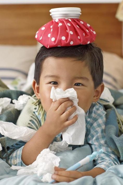 Follow this guide from a preventative care doctor to keep yourself and your family from getting sick this cold and flu season. #fluseason #coldseason #healthyfamily #preventativecare Oils For Cough And Congestion, Oils For Cough, Labor Symptoms, Cough Remedies For Kids, Oil For Cough, Essential Oils For Cough, Best Cough Remedy, Homemade Cough Remedies, Kids Cough