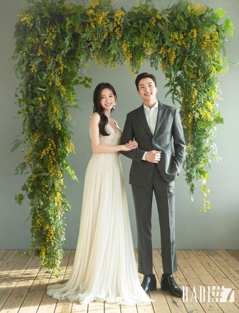 KOREA INDOOR PRE WEDDING E-001 RARI #7 STUDIO : korea wedding pledge Green Wedding Decorations, Wedding Korea, Korea Wedding, Korea Pre Wedding, Korean Wedding Photography, Wedding Photo Studio, Prom Poses, Pose Fotografi, Wedding Picture Poses