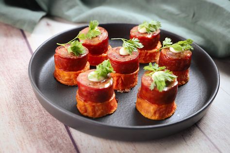 Chorizo Bites, Sweet Potato And Chorizo, Sweet Potato Appetizers, Healthy Eating Games, Sweet Potato Slices, Crowd Pleasing Appetizers, Cooking Sweet Potatoes, Healthy Snack Options, Vegan Sweet Potato