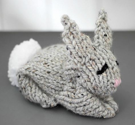 Hoppy Easter! This extra cute knit bunny pattern can be created using one stockinette square. Easter Knitting, Baby Knitting Free, Holiday Knitting, Knit Animals, Knitting Baby Girl, Knit Bunny, Knitted Bunnies, Knitted Bunny, Knit Baby Dress