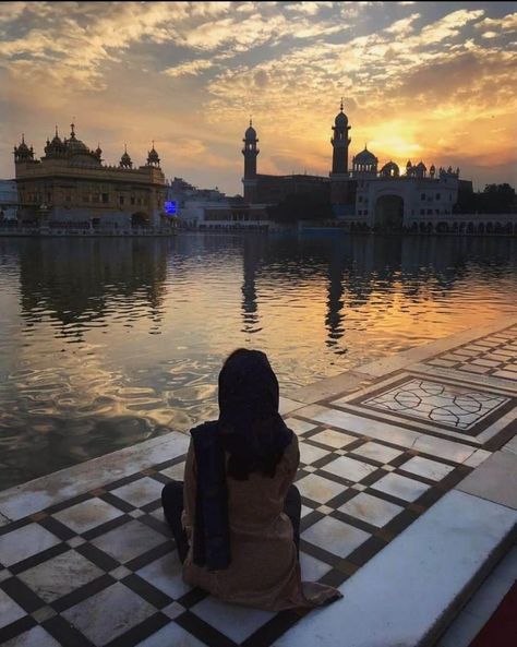 Darbar Sahib, Golden Temple Amritsar, Harmandir Sahib, Temple India, Religious Photos, Guru Nanak, Crush Pics, Travel Pictures Poses, Waheguru Ji