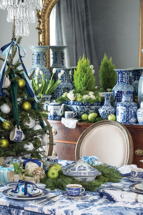 Blue And White Christmas Tree, Blue And White Dishes, Blue And White Christmas, Chinoiserie Christmas, Blue White Decor, Autumn Table, Enchanted Home, White Christmas Decor, Blue And White China