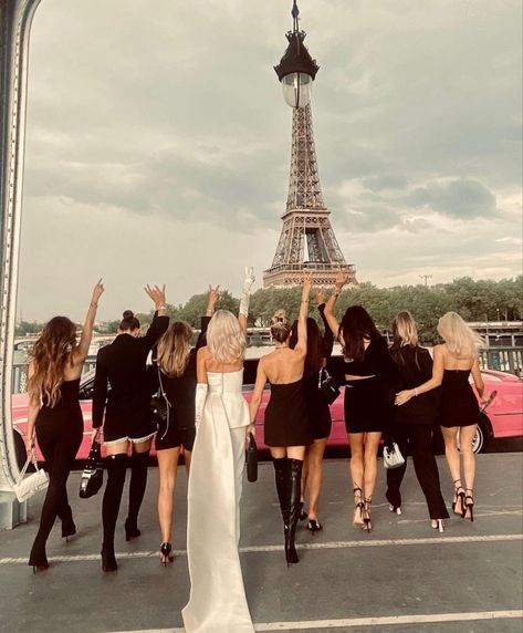 Bachelorette Party Nyc, Bachelorette Inspo, Parisian Party, Bridesmaid Photoshoot, Bachelorette Themes, Bachelorette Party Outfit, Big Fat Indian Wedding, Bachelorette Outfits, Bachelorette Party Themes