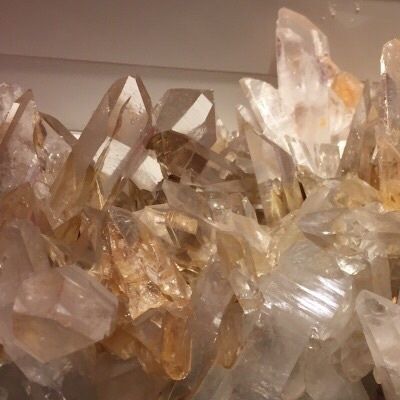 Brown crystals Geo Aesthetic Genshin, Dust Color Palette, Albedo Aesthetic, Albedo Kreideprinz, Jackson Aesthetic, Hazel Levesque, Piper Mclean, Star Dust, Crystal Aesthetic