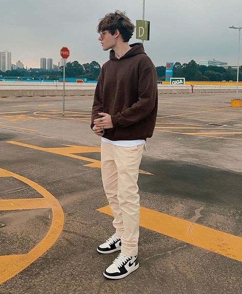 Outfits With Hoodies, Outfit Ideas Hoodie, Hoddies Outfits Men, How To Style Hoodies, Aesthetic Softball, Brown Hoodie Outfit, Male Outfits Aesthetic, Hoodie Outfit Ideas, Photo Poz