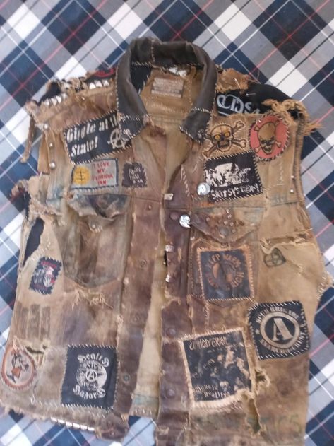 My vest I bought at a Goodwill for $2 in 1993 - Imgur Crust Punk Vest, Crust Vest, Crust Pants, Vest Ideas, Punk Vest, Battle Jackets, Punk Fashion Diy, Patch Ideas, Crust Punk