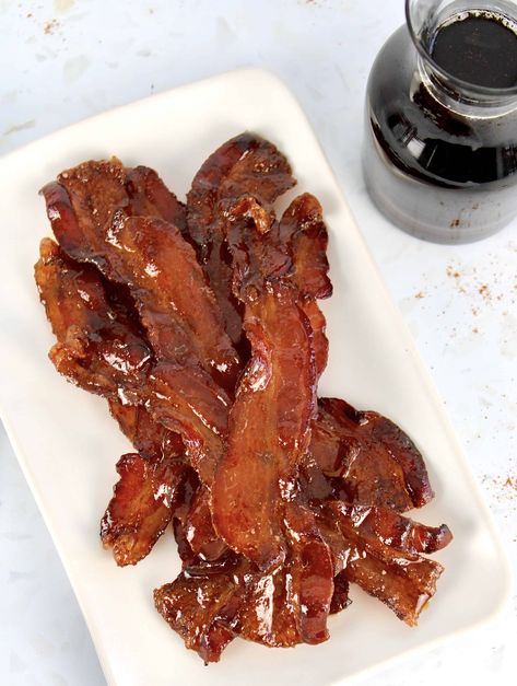 Keto Candied Bacon Recipe Sweetened with a hint of maple, this easy to make Keto Candied Bacon is the crispiest and most delicious bacon recipe ever! #ketocandiedbacon #ketomaplebacon #sugarfreecandiedbacon #sugarfreemaplebacon Keto Recipes With Bacon, Candied Bacon Recipe, Bacon Snacks, Keto Bacon, Ghost Pepper, Keto Candy, Low Carb Casseroles, Bacon Recipe, Low Carb Appetizers