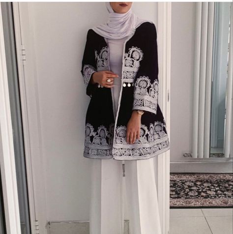 Afghani Dresses Modern, Arrow Dress, Afghani Clothes, Afghan Girl, Velvet Dress Designs, Pakistani Fashion Casual, Womens Trendy Dresses, Afghan Fashion, Iranian Women Fashion