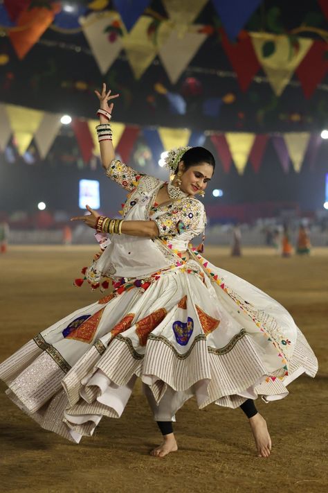 Garba Shoot, Navratri Ideas, Garba Outfit, Garba Dance, Shoot Video, Garba Dress, Navratri Collection, Navratri Dress, Lehenga Designs Simple