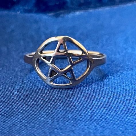 New!! Sterling Silver 925 Pentagram Ring Witch Wicca Earth Goddess Protection Sizes Available While They Last 5 7 And 8 Witchy Rings, Pentagram Ring, Witch Ring, Earth Jewelry, Witch Rings, Star Goddess, Ren Fest, Aesthetic Goth, Earth Goddess