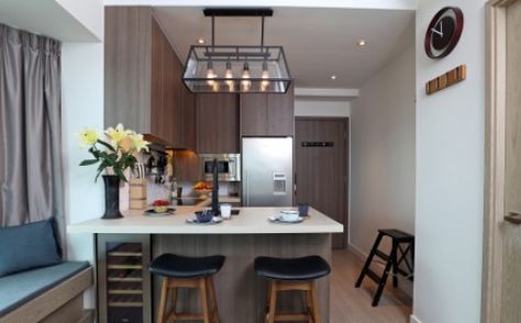 Styling Anji Connell / Pictures K.Y. Cheng L Shape Kitchen Layout, Dining Banquette, High Rise Apartments, Morning Post, South China, Extra Storage Space, Kitchen Layout, Banquette, Garden Styles