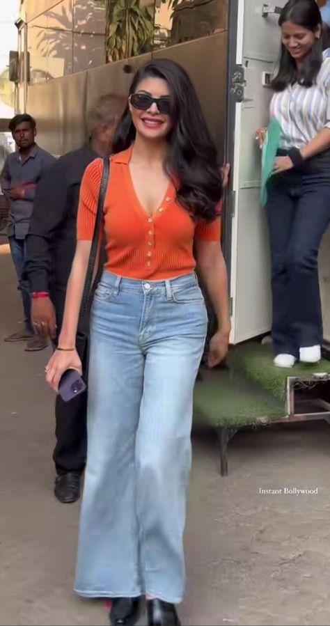 Bollywood Actress Western Outfits, Bollywood Celebrities In Airport Look, Outfits For Big Bust, College Outfits Indian, Affan Waheed, Crossfit Clothes, Casual Date Night Outfit, Indian Celebrity, Celebrity Casual Outfits