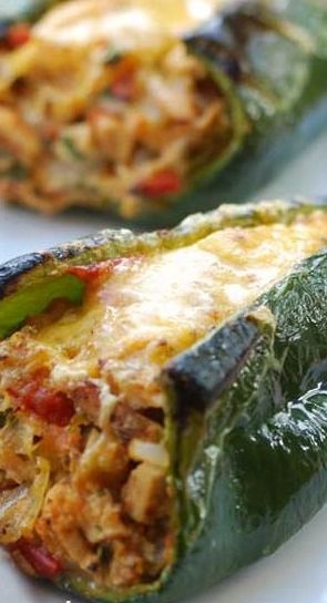 Chicken Stuffed Poblano, Stuffed Peppers Healthy, Poblano Peppers, Chicken Stuffed, Chorizo Sausage, Stuffed Poblano Peppers, Think Food, Peppers Recipes, Idee Pasto Sano