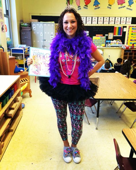 Fancy Nancy Halloween kindergarten Fancy Dress Up Day At School, Fancy Nancy Costume Teacher, Fancy Nancy Dress Up, Character Costumes For Teachers, Book Character Costumes For Teachers, Easy Book Character Costumes, Fancy Nancy Costume, Costumes For Teachers, Book Parade