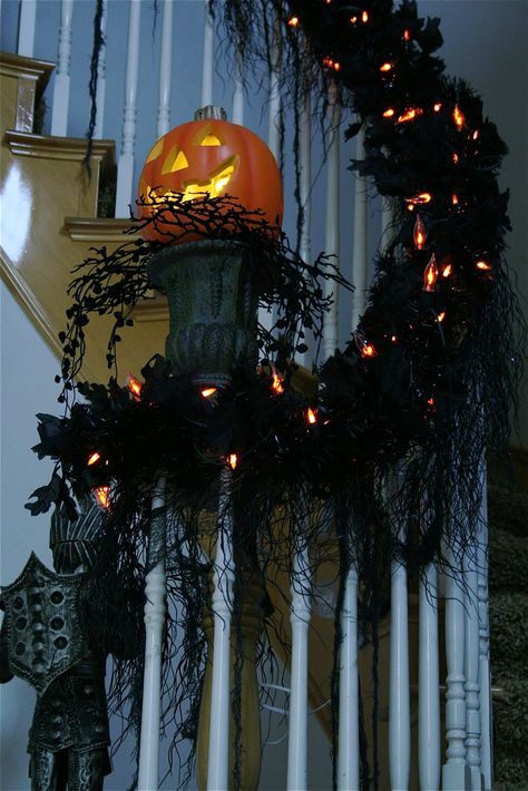 I really like the pumpkin set up on the black pedestal. .... halloween decor decorations Christmas Lights Outside, Halloween Decor Diy, Easy Diy Halloween Decorations, Casa Halloween, Halloween Front Porch Decor, Easy Halloween Decorations, Diy Halloween Decor, Adornos Halloween, Elegant Halloween