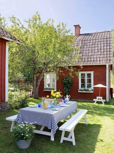 Outdoor Swedish Cottage, Casa Country, Red Cottage, Summer Cottage, Hus Inspiration, Red House, Red Barns, Guilty Pleasure, Country Farm